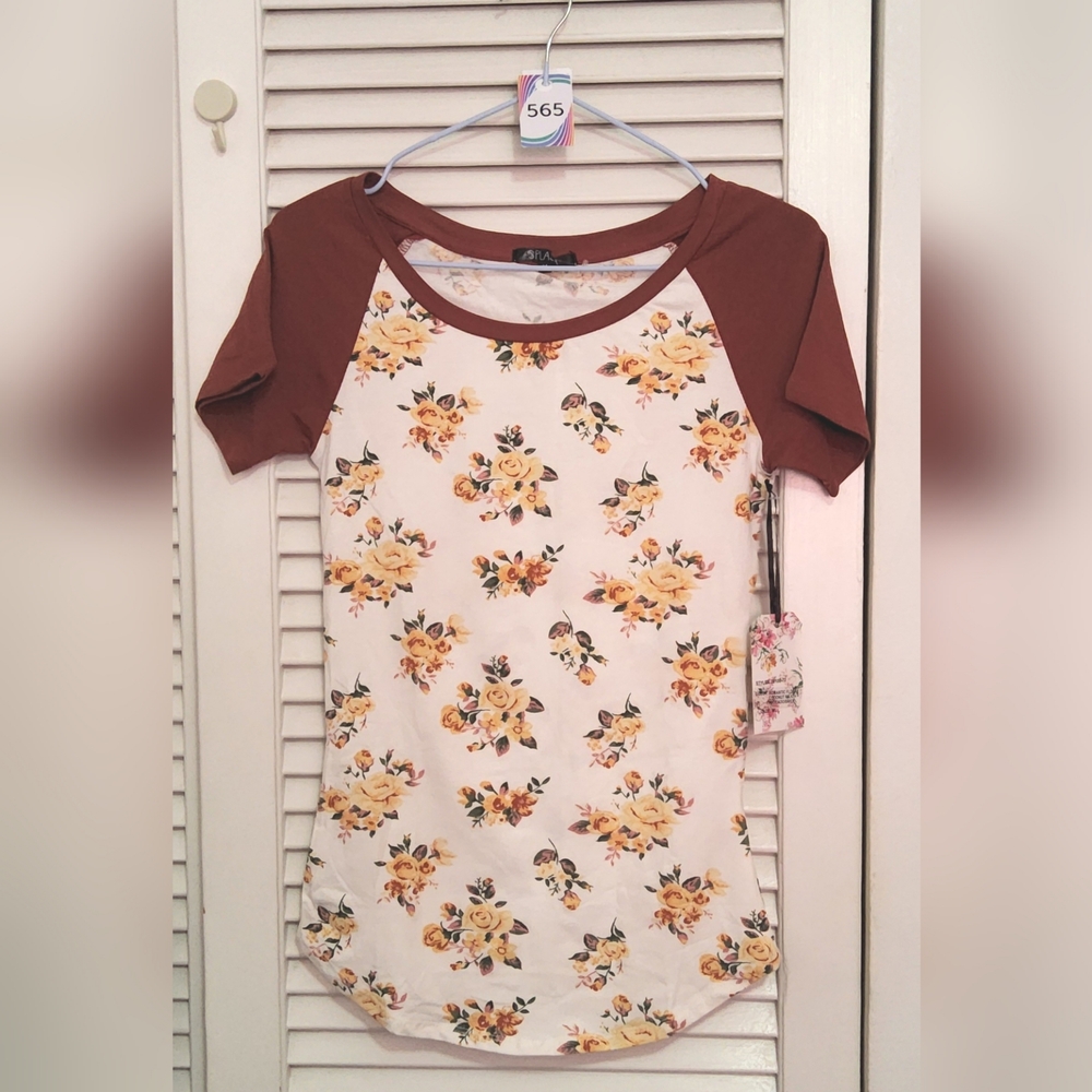 10 for $10 🔥New flower blouse🔥